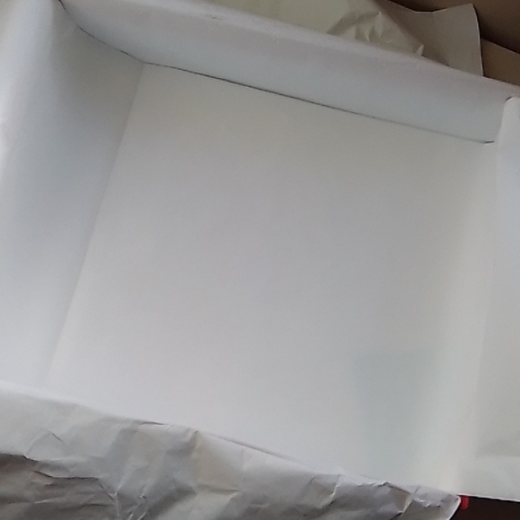 Authentic Hermes Gift Box with Tissue Paper & 2 Card Holders. - Picture 7 of 11